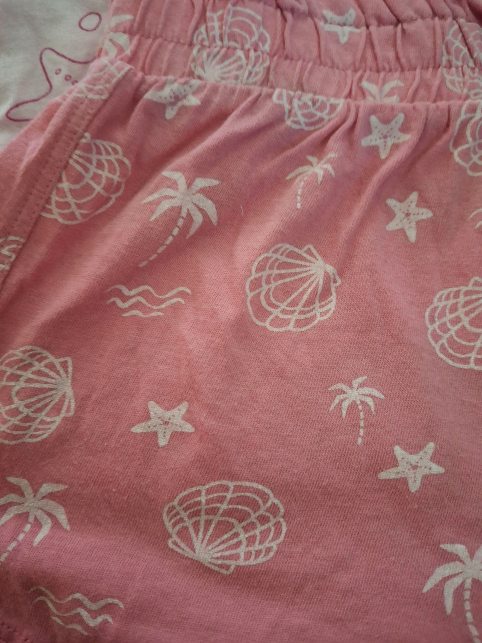 Roze zomeroutfit T-shirt en shorts met zeemotieven maat 4 jaar Kiabi – photo 3